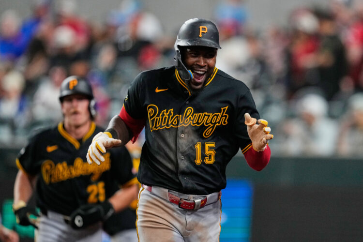 Cruz missile strikes top of right-field foul pole at 116.9 mph, hardest hit ball this season